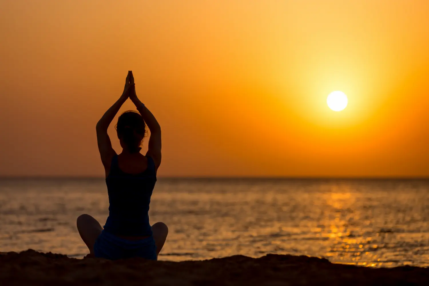 Yoga matinal avec les salutations au soleil